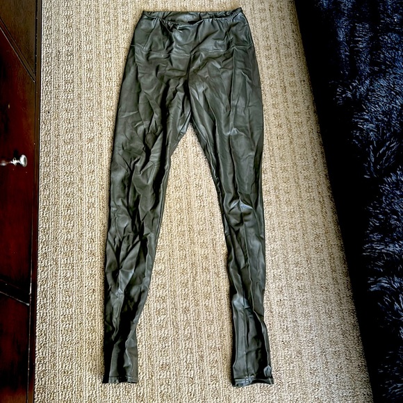Wilfred Daria Pant high-waisted Vegan Leather leggings. Olive high-rise szS - Picture 2 of 3